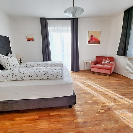 Cafe Rudi Living Bed & Breakfast Парчинес Екстериор снимка