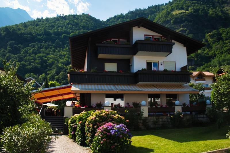 Cafe Rudi Living Bed & Breakfast Парчинес Екстериор снимка