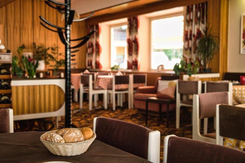 Cafe Rudi Living Bed & Breakfast Парчинес Екстериор снимка