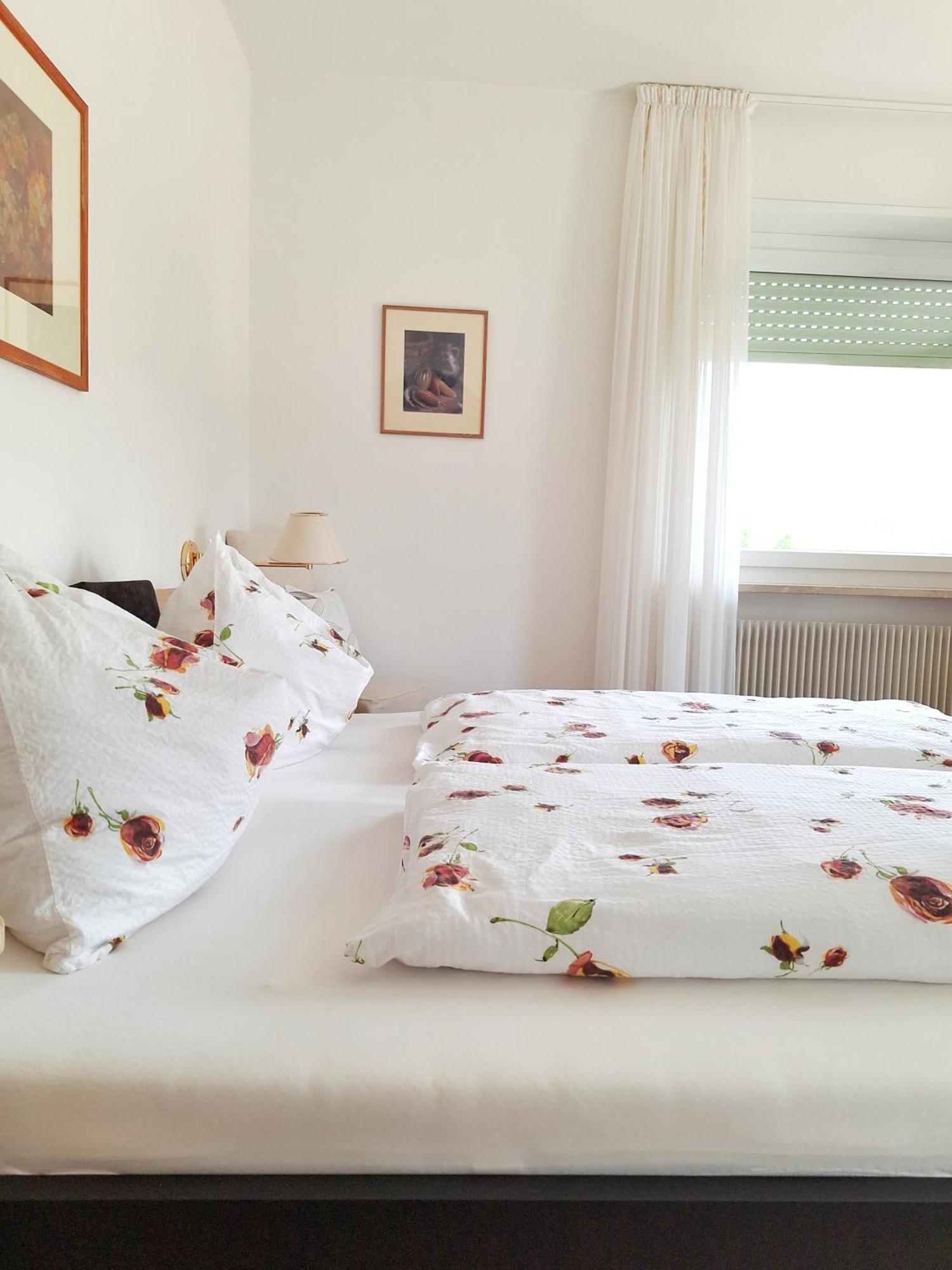 Cafe Rudi Living Bed & Breakfast Парчинес Екстериор снимка