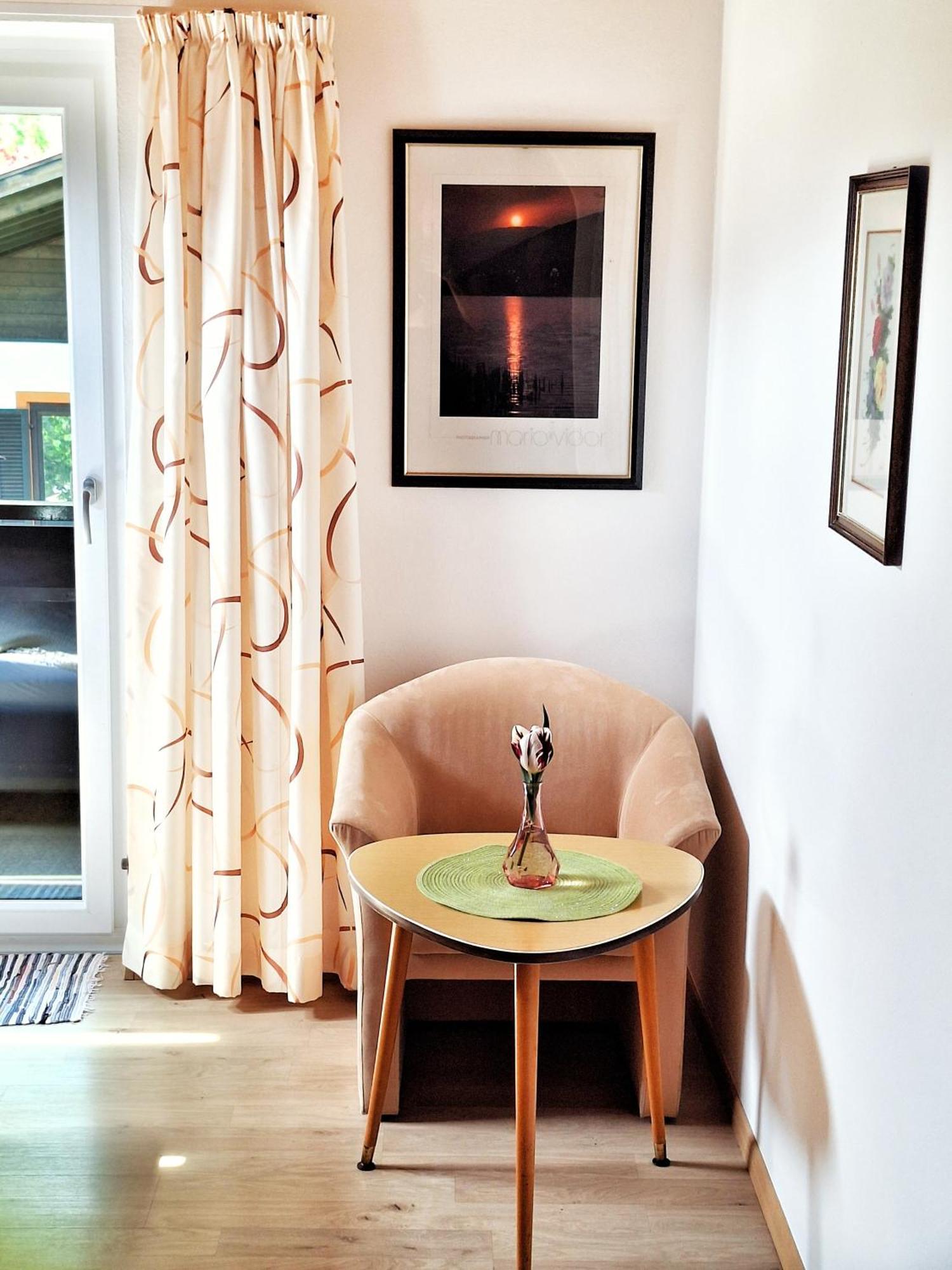 Cafe Rudi Living Bed & Breakfast Парчинес Екстериор снимка
