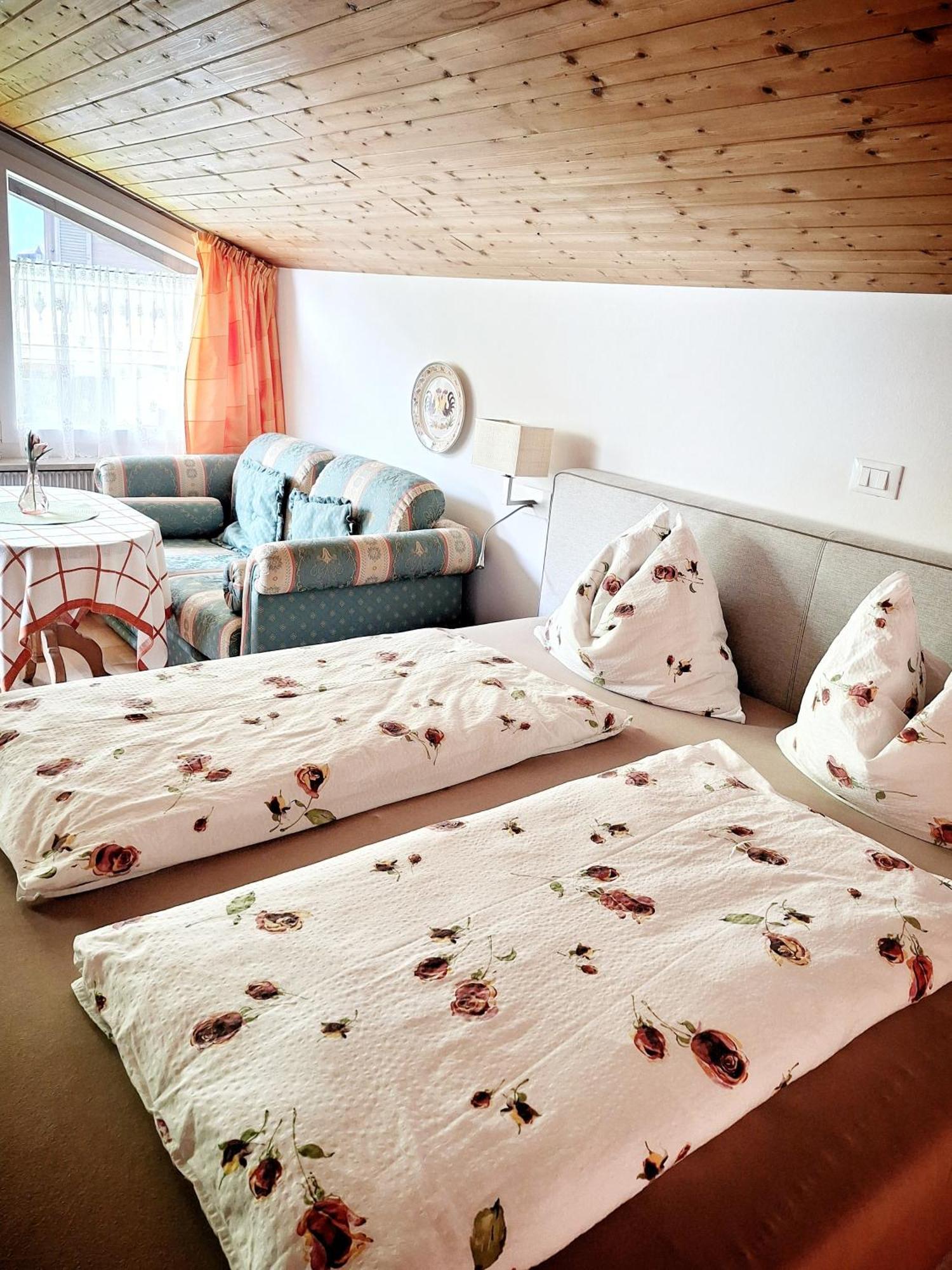 Cafe Rudi Living Bed & Breakfast Парчинес Екстериор снимка